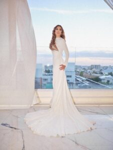 نجوى كرم تتألق بفستان زفافها الأبيض من تصميم رامي قاضي